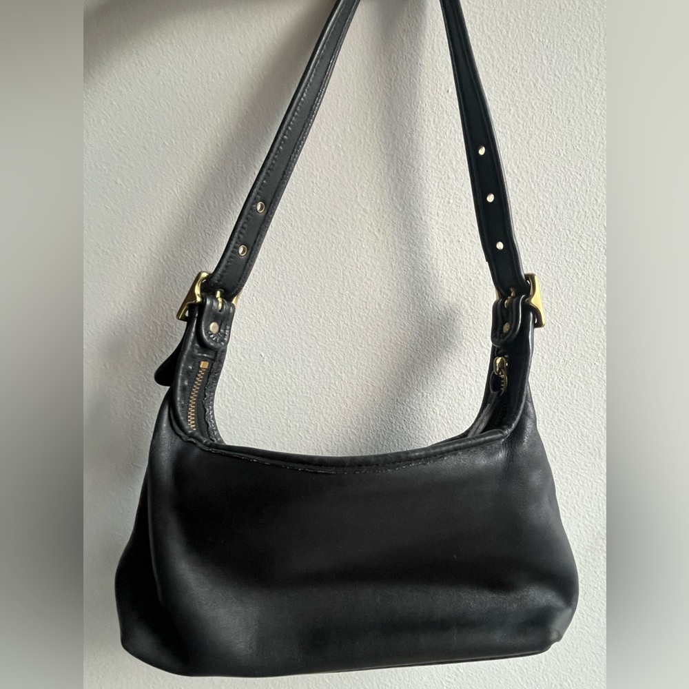 Vintage Coach Black Leather Shoulder Bag with Gold Accents - Picture 2 of 4